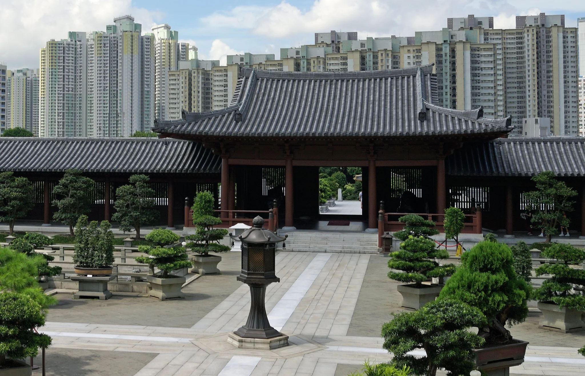 The iconic Chi Lin Nunnery + Nan Lian Garden in Hong Kong — J3